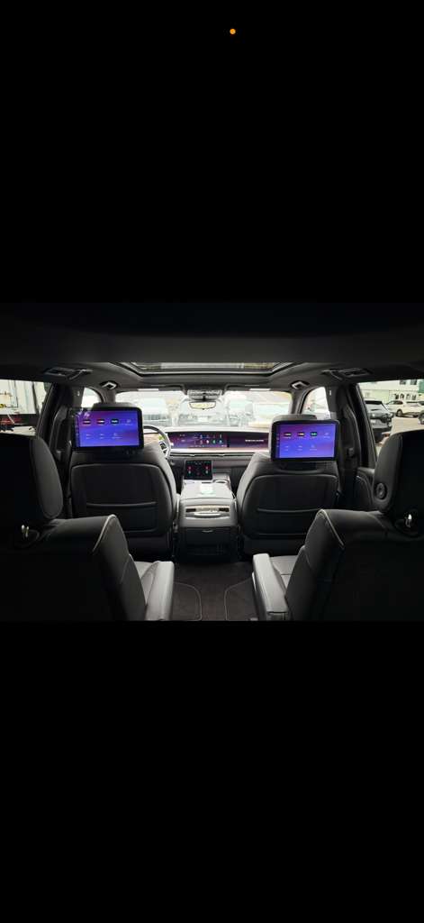 Luxury vehicle exterior Private Limo Lane